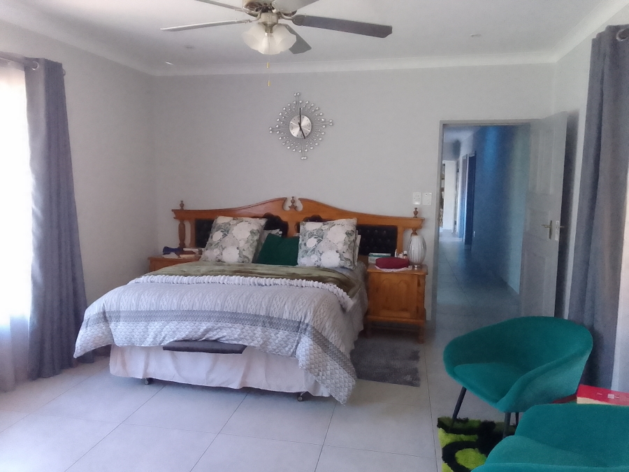 5 Bedroom Property for Sale in Geelhoutpark North West